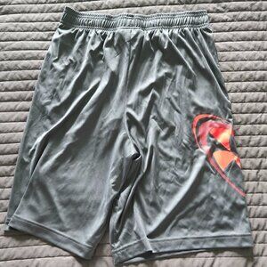 Under Armour Men's Loose fit Graphic Shorts - M Silver